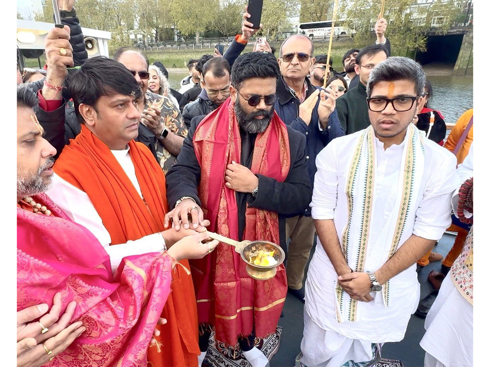 Historic "Prayer for Global Peace" Ganga Aarti Held on River Thames by Two Holy Men and Over 250 Devotees