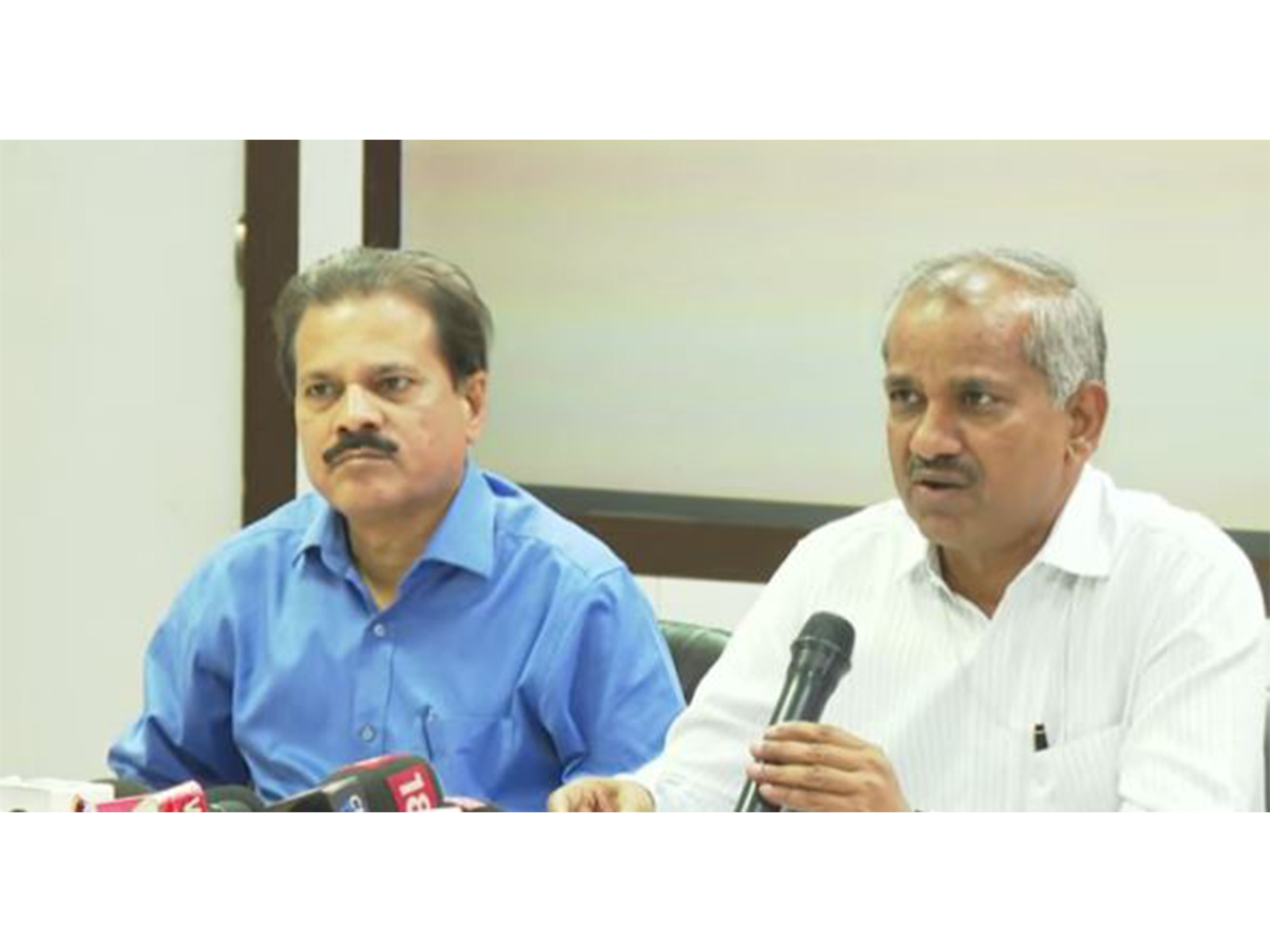 M Ravichandran, Secretary, Earth Sciences Ministry (Right) with Mrutyunjay Mohapatra, director-general of IMD (Photo/ANI)