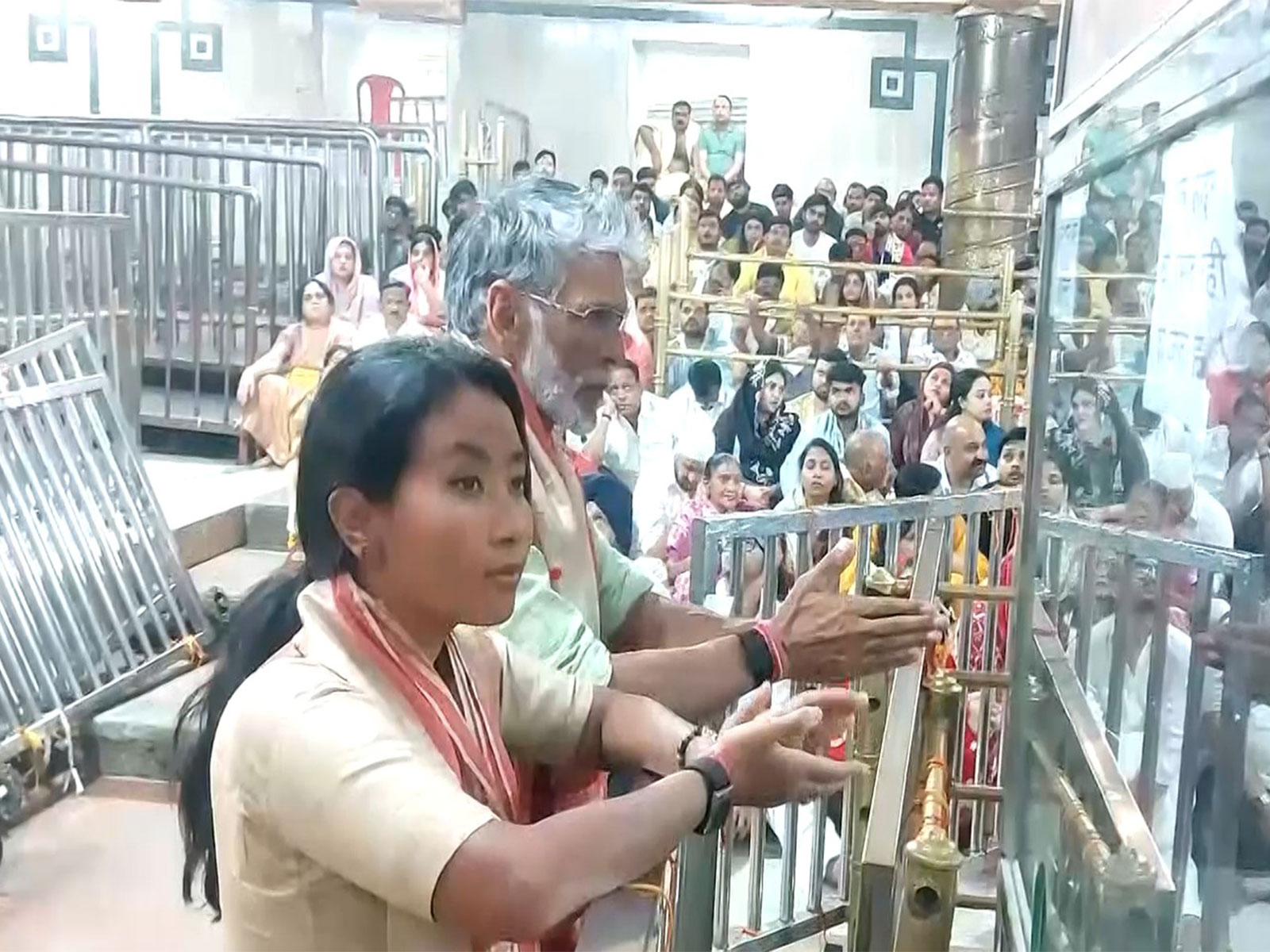 Milind Soman, Ankita Konwar offer prayers at Mahakaleshwar Temple (Photo/ANI) 