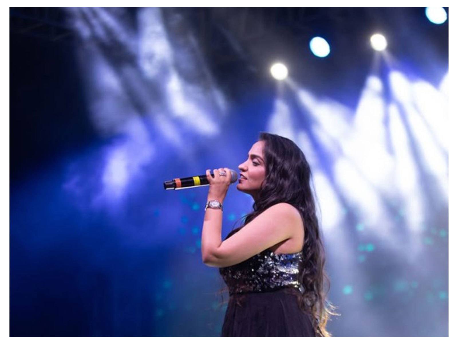 Singer Asees Kaur (Image source: Instagram@aseeskaurmusic)