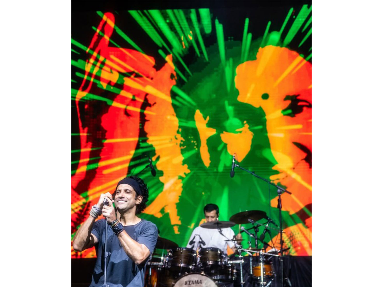 Farhan Akhtar remembers legendary singer Asha Bhosle (Image source: Farhan's Instagram)