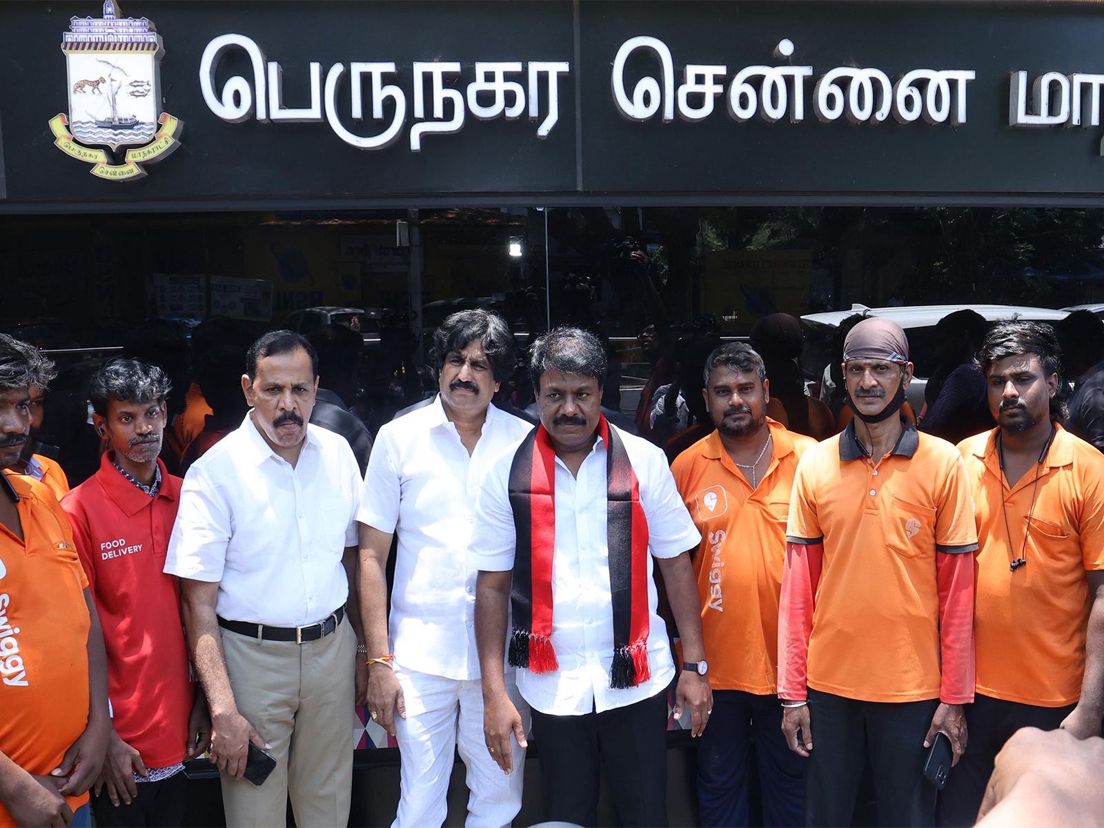 DMK candidate N Chittrarasu visits CIG Workers Lounge in Anna Nagar (Photo/X/@nchitrarasu)
