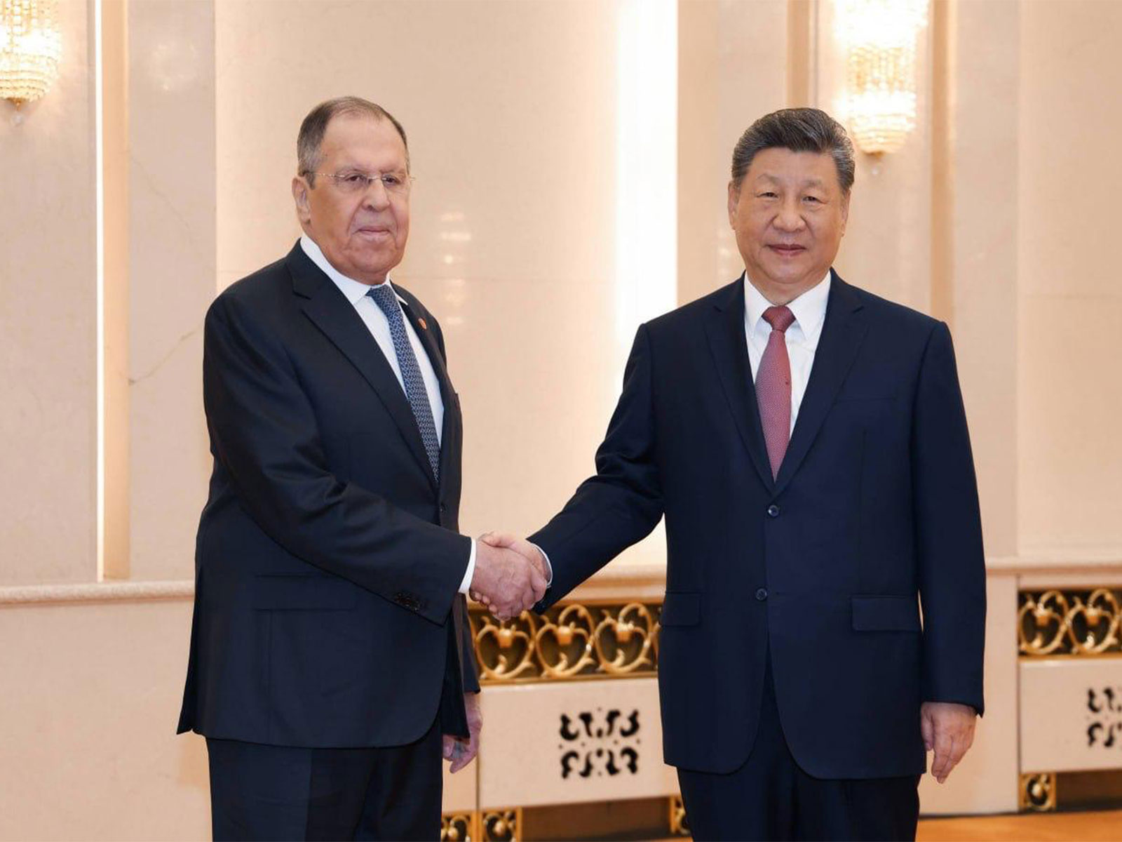  Russia's Foreign Minister Sergey Lavrov with Chinese President Xi Jinping (Photo: X@mfa_russia)