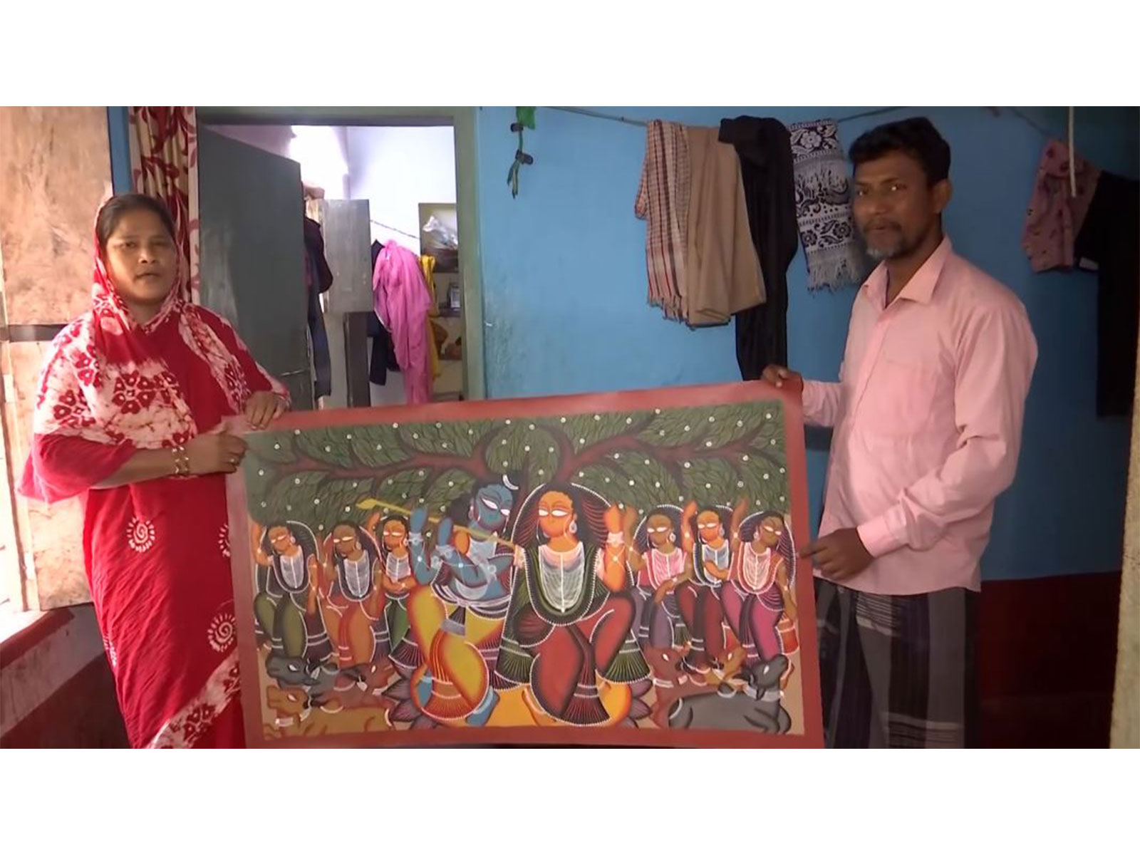 National awardee artists Noordin Chitrakar and Kalpana Chitrakar (Photo/ANI)