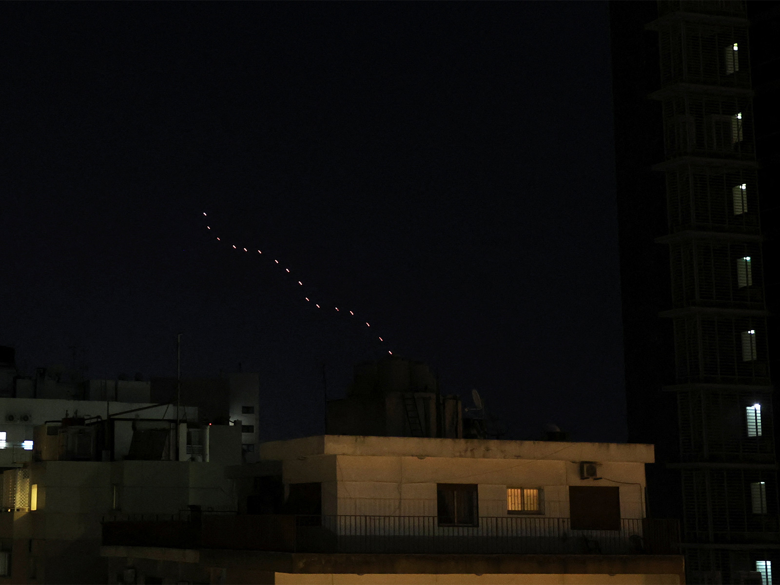 Streaks of tracer fire illuminate the sky as people celebrate after U.S. President Donald Trump said that Israel and Lebanon agreed to a 10-day ceasefire, as seen from Beirut (Photo/Reuters)