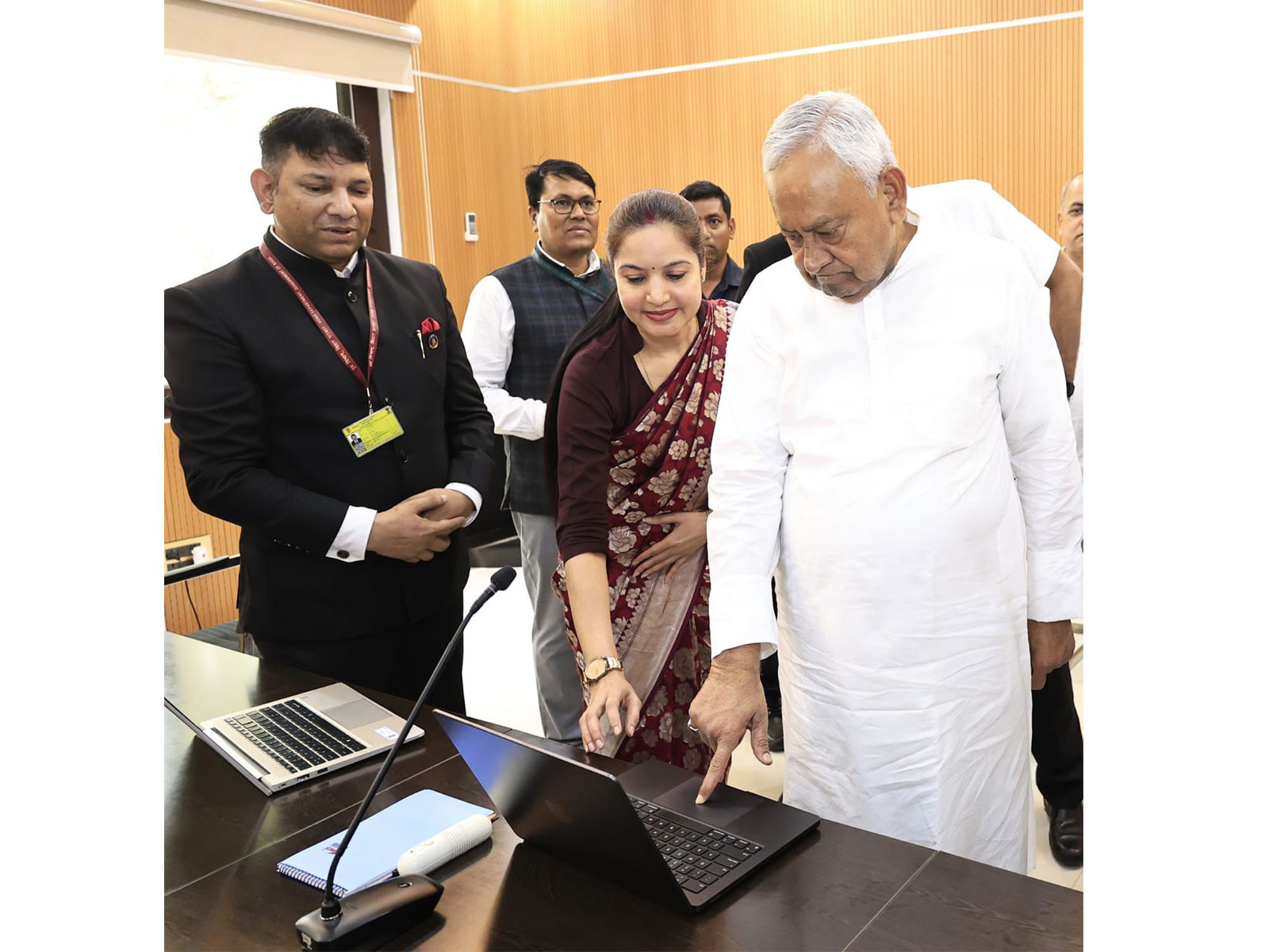 Nitish Kumar filled out the self-enumeration form (Photo/@NitishKumar)