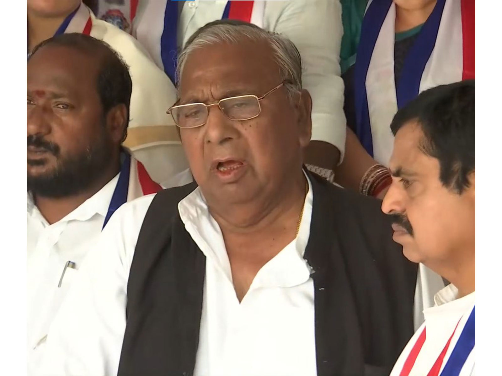 Congress leader V Hanumantha Rao (Photo/ANI)