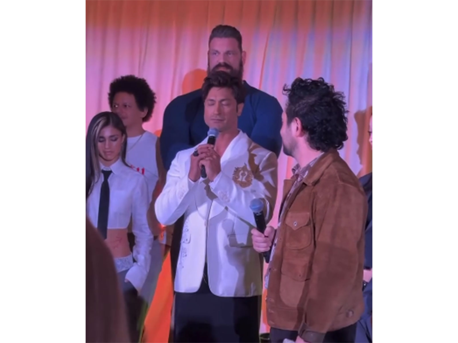 Vidyut Jammwal chants Gayatri Mantra at CinemaCon (Photo/Instagram@mevidyutjammwal)