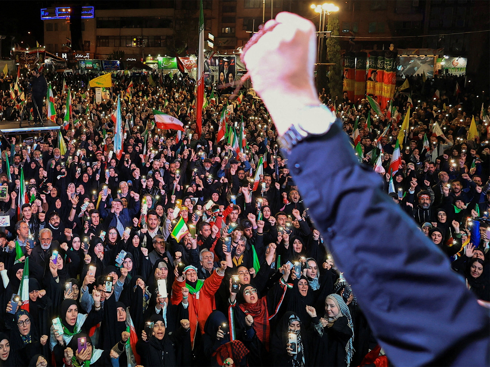People take part in an anti-U.S. and anti-Israel rally at Enghelab Square amid a ceasefire between U.S. and Iran, in Tehran (Photo/Reuters)