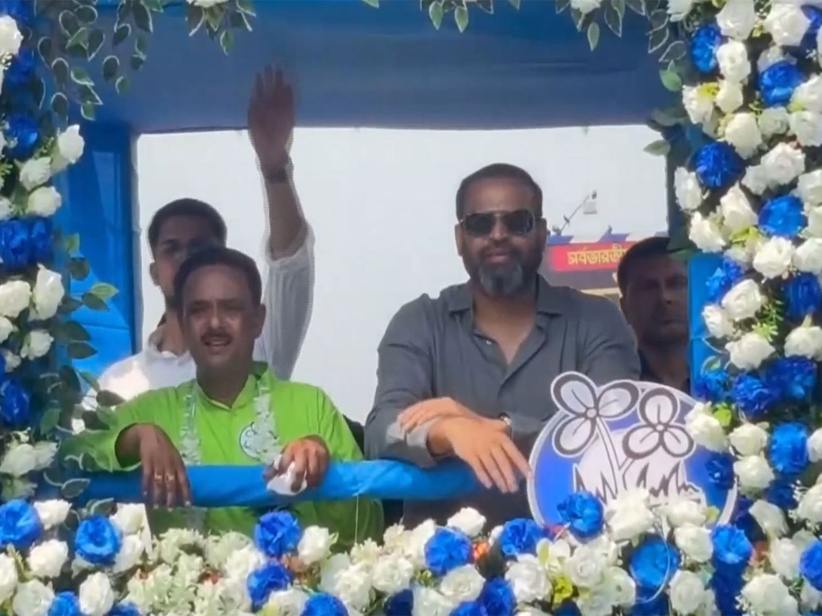 Yusuf Pathan campaigns for TMC candidate Pradip Sarkar(Photo/ANI)