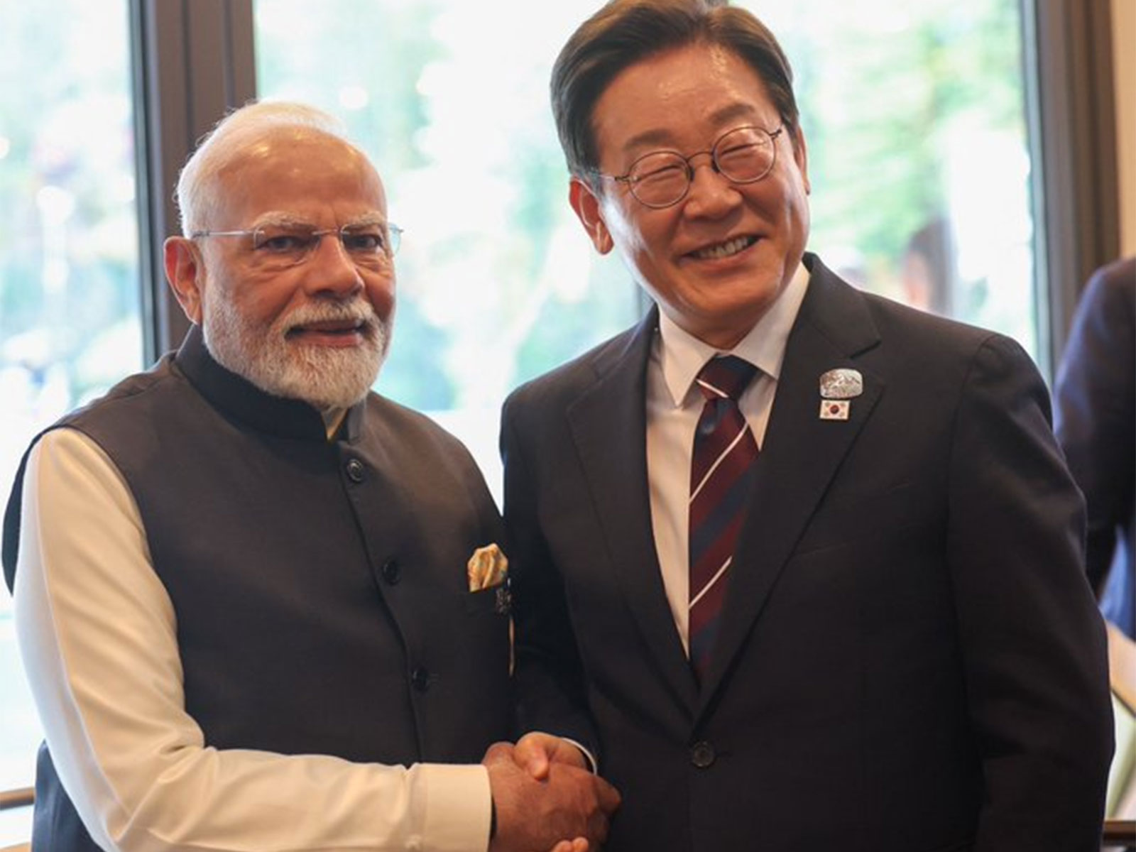 Prime Minister Narendra Modi met South Korean President Lee Jae-myung on the sidelines of the 51st G7 Summit in Kananaskis, Canada (Photo/X/@MEAIndia)