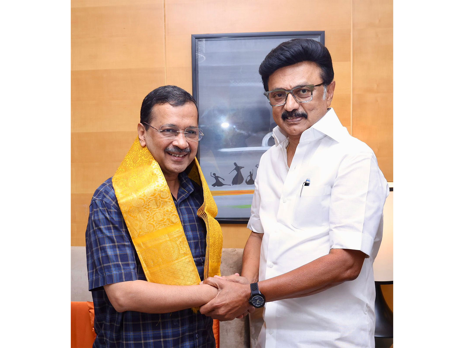 AAP National Convener Arvind Kejriwal (L) with Tamil Nadu Chief Minister MK Stalin (Photo/x/@ArvindKejriwal)