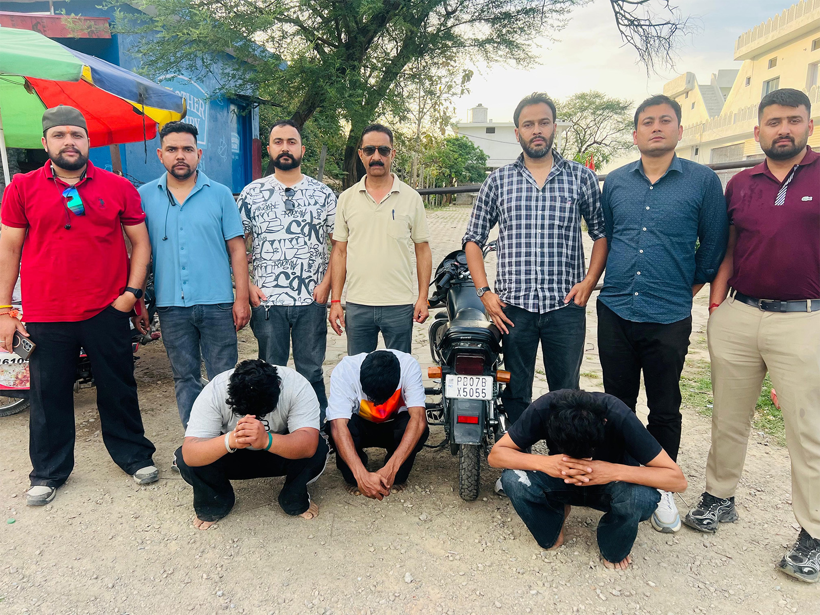 Nurpur Police with the arrested accused (Photo/ANI)