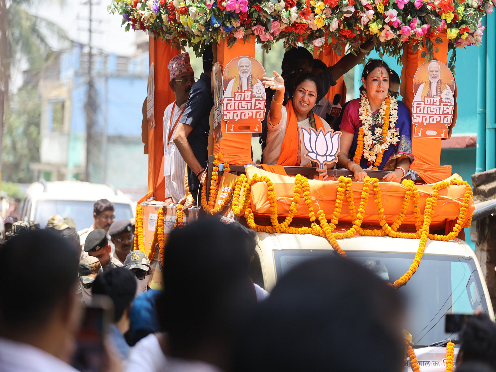 Delhi CM Rekha Gupta with BJP candidate Agnimitra Paul (Photo/@gupta_rekha)
