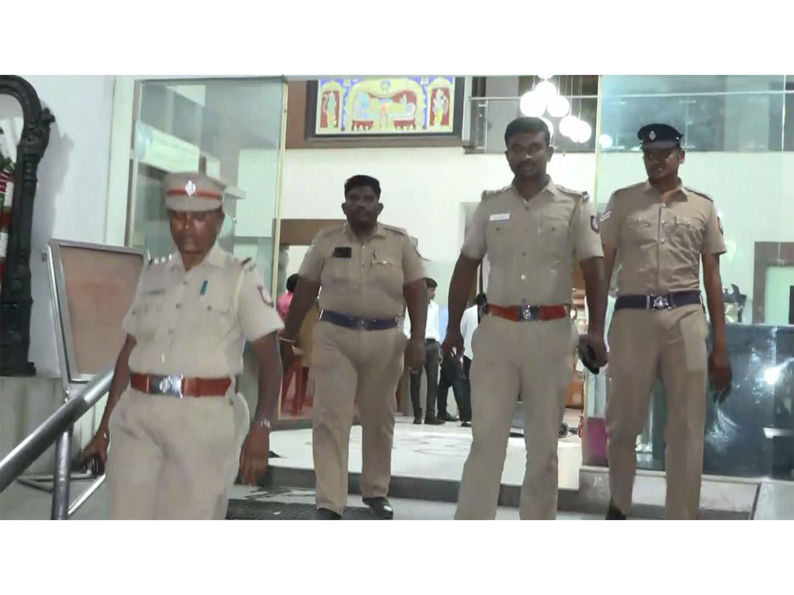 Police conduct surprise checks in lodges (Photo/ANI)