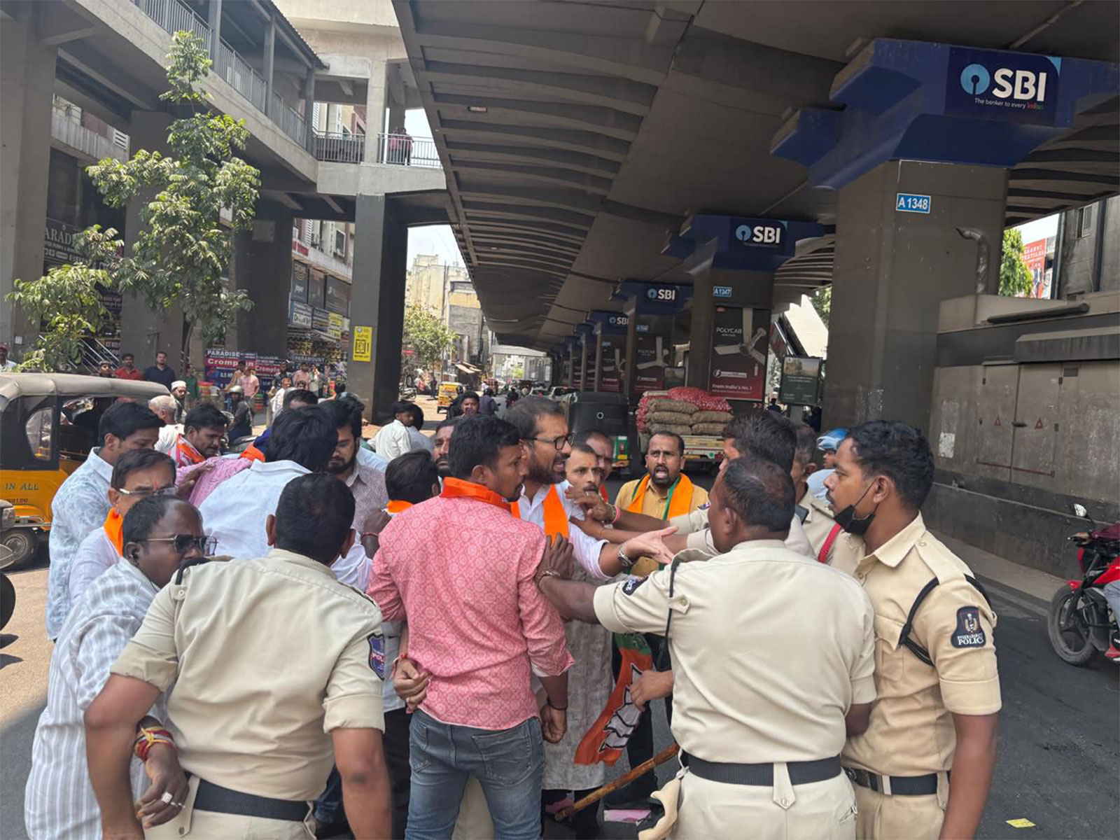 BJP workers protesting in Hyderabad against Congress President Mallikarjun Kharge (Photo/ANI)