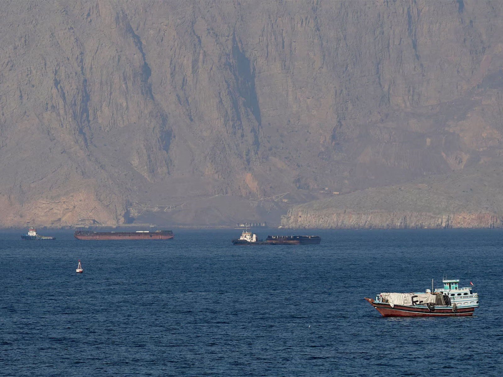 Vessels and oil tankers navigating the Strait of Hormuz near Musandam, Oman. (Photo/Reuters)