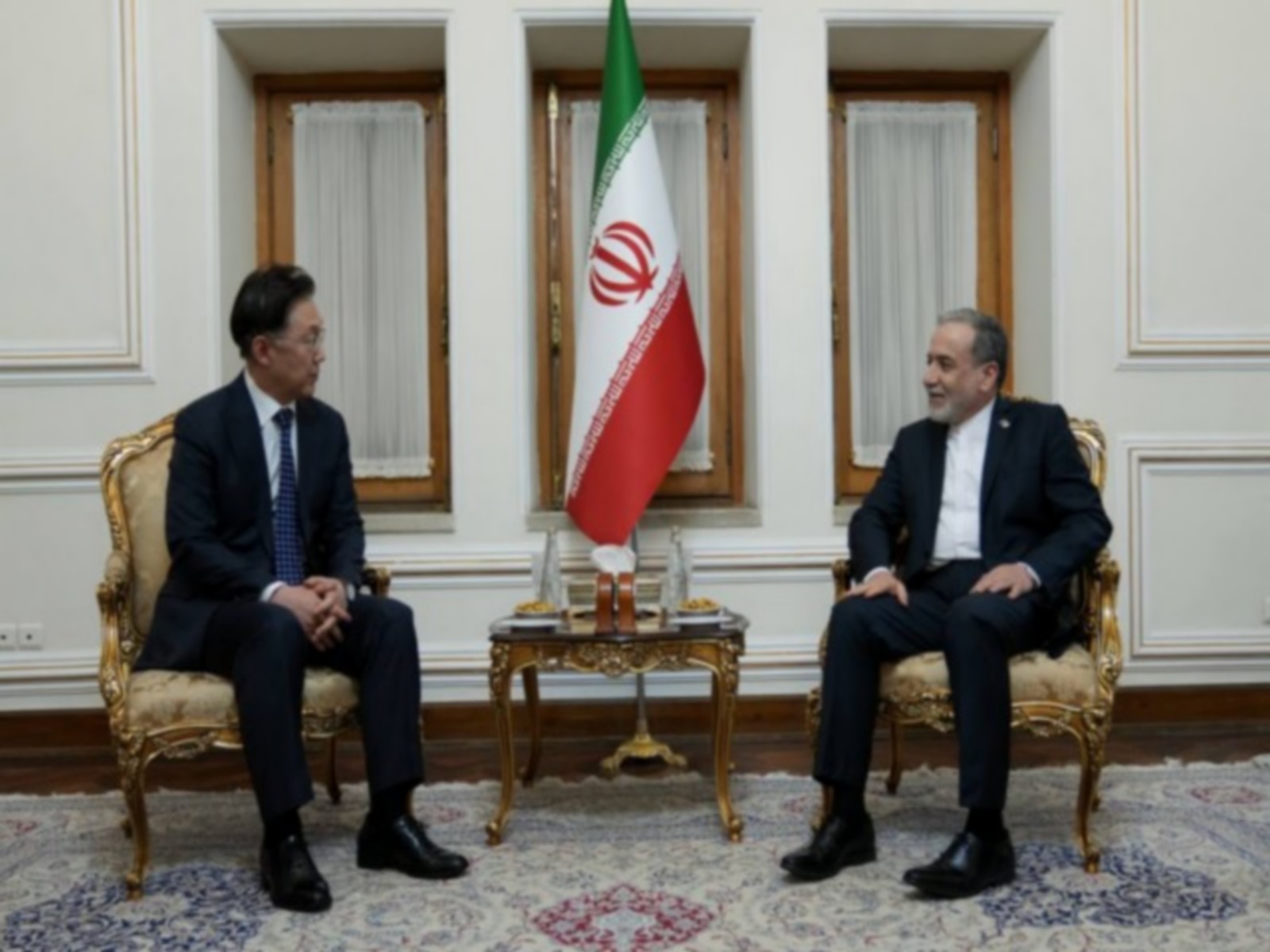 Iran's Foreign Minister Abbas Araghchi with South Korea FM's Special Envoy Chung Byung-ha (Photo/@Iran_GOV)