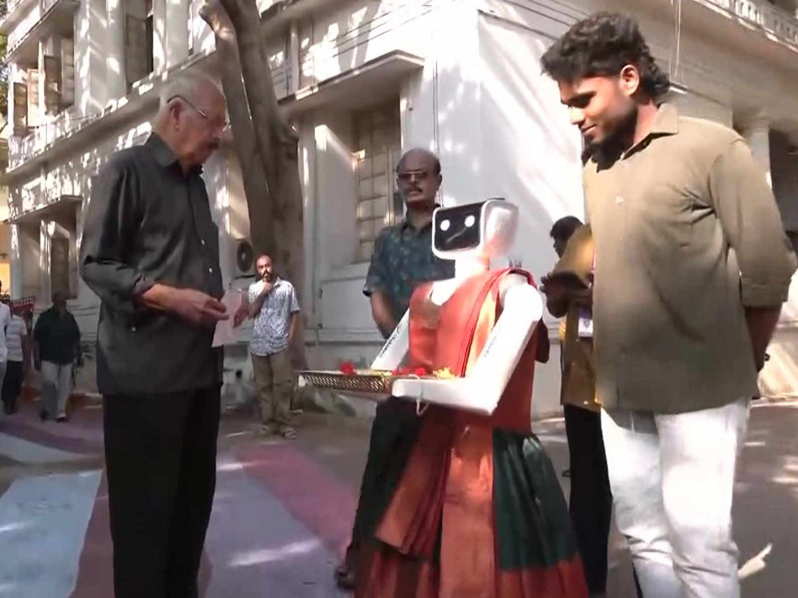 Student-built robot greets voters (Photo/ANI)
