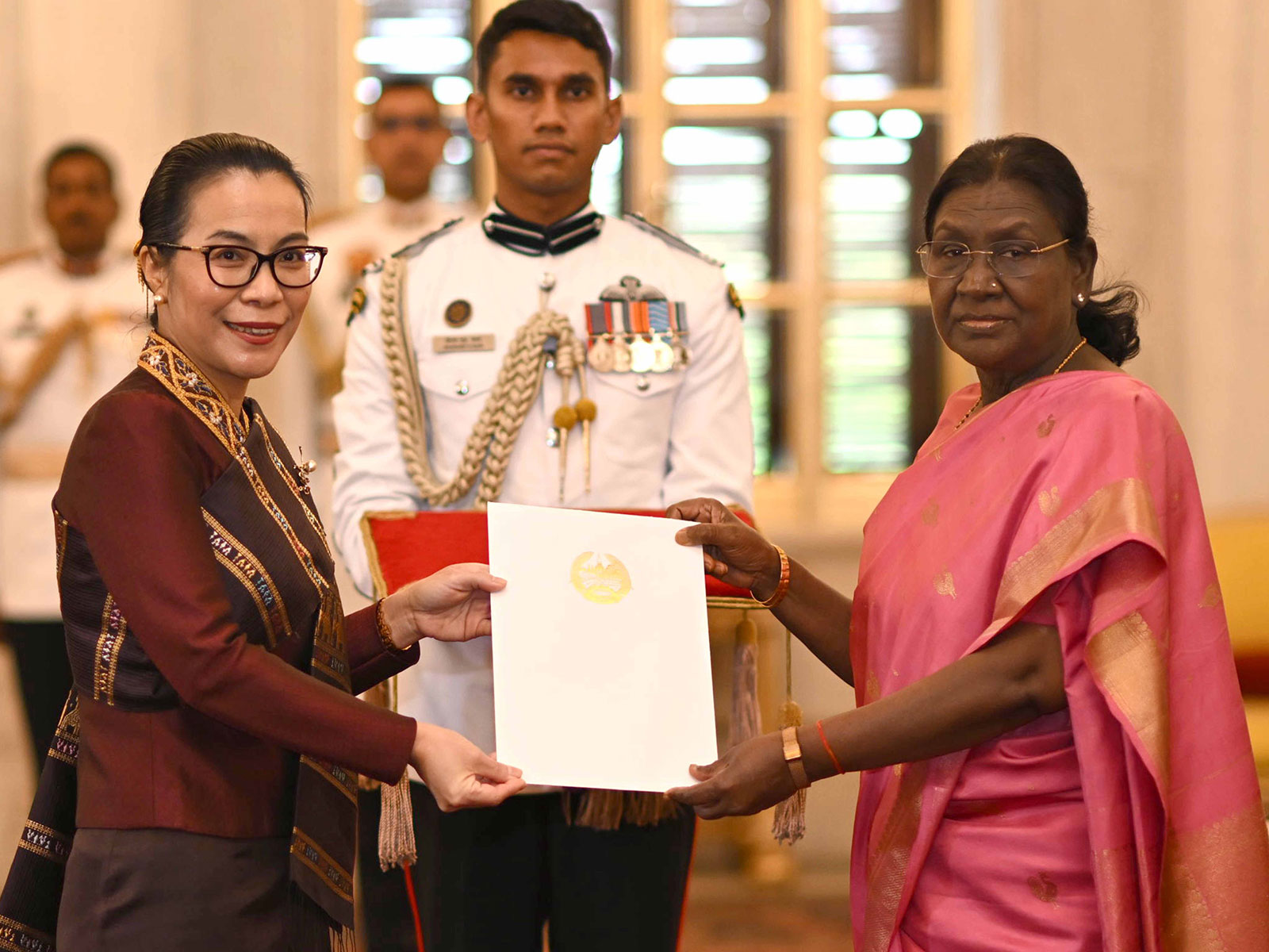 President Droupadi Murmu accepting credential from Ambassador of the Lao People's Democratic Republic, Vithaya Xayavong (Photo/PIB)
