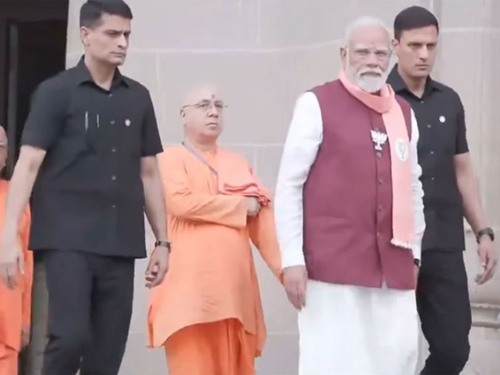  Prime Minister Narendra Modi at Belur Matt (Photo/DD news)