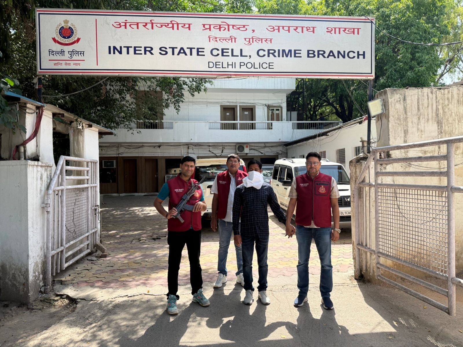ISC of Crime Branch arrests wanted accused in Gurugram blackmail-extortion case (Photo/Crime branch) 