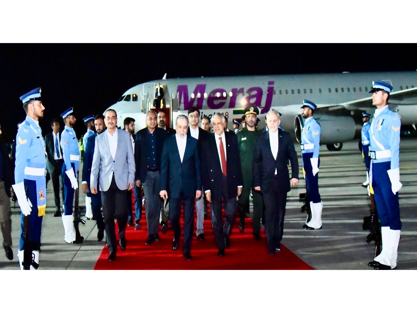 Pakistan's Deputy Prime Minister Mohammad Ishaq Dar and Iran's Foreign Minister Abbas Araghchi (Photo/X@MIshaqDar50)