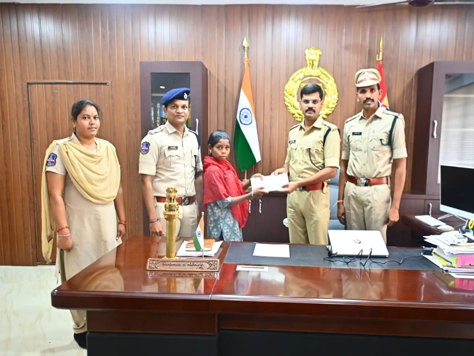 Banned CPI (Maoist) party met SP Sudhir Ramnath Kekan (Photo/PRO Mulugu District Police)