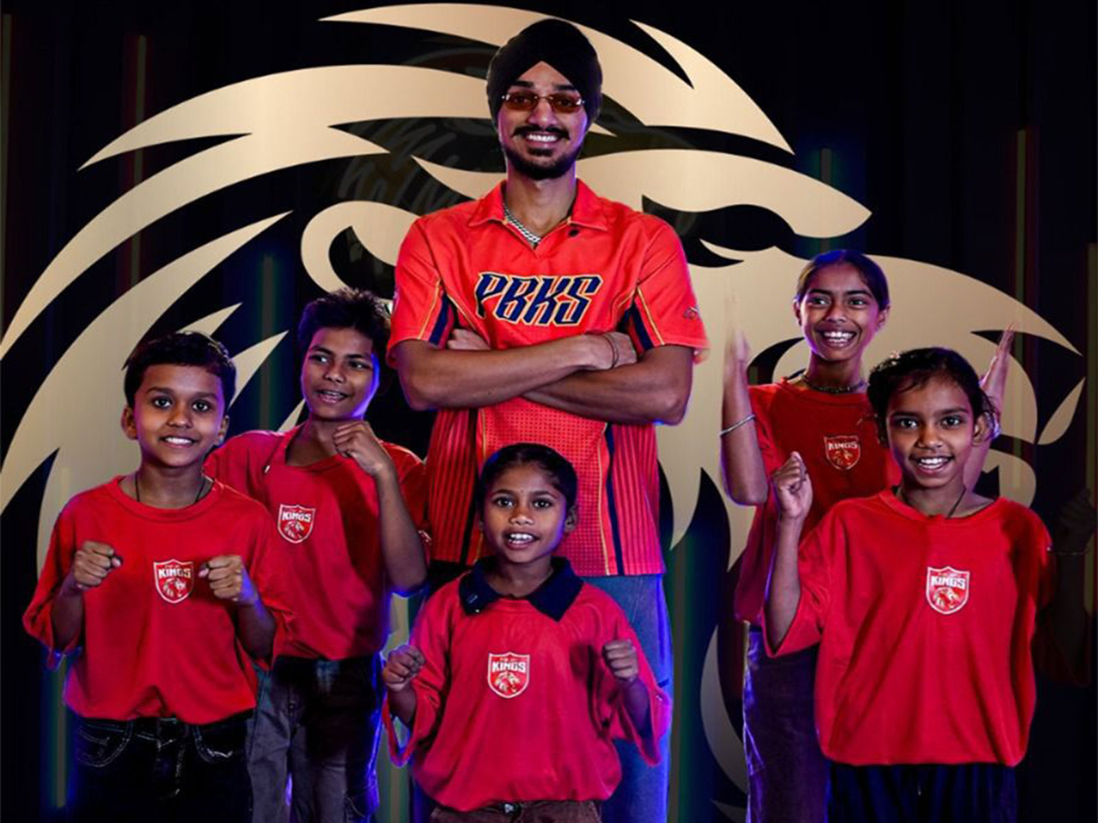 Arshdeep Singh meets young fans (Photo: Punjab Kings)