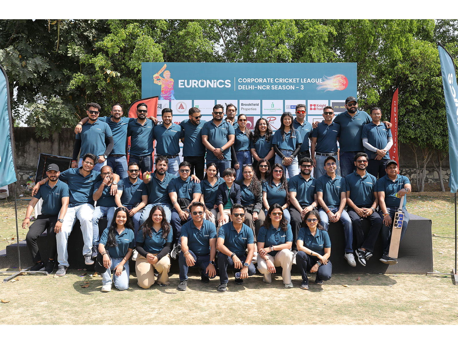 Viknesh Jain & Abhishek Jain with the Euronics Team at ECCL Season 3