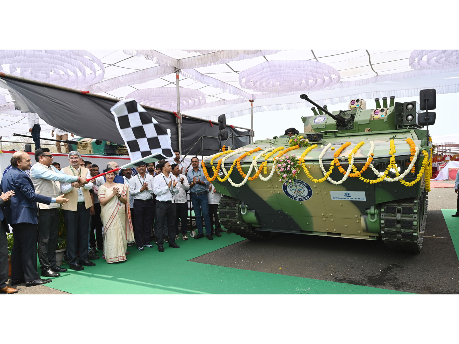 DRDO unveils Advanced Armoured Platforms (Tracked and Wheeled) (Photo: Ministry of Defence)