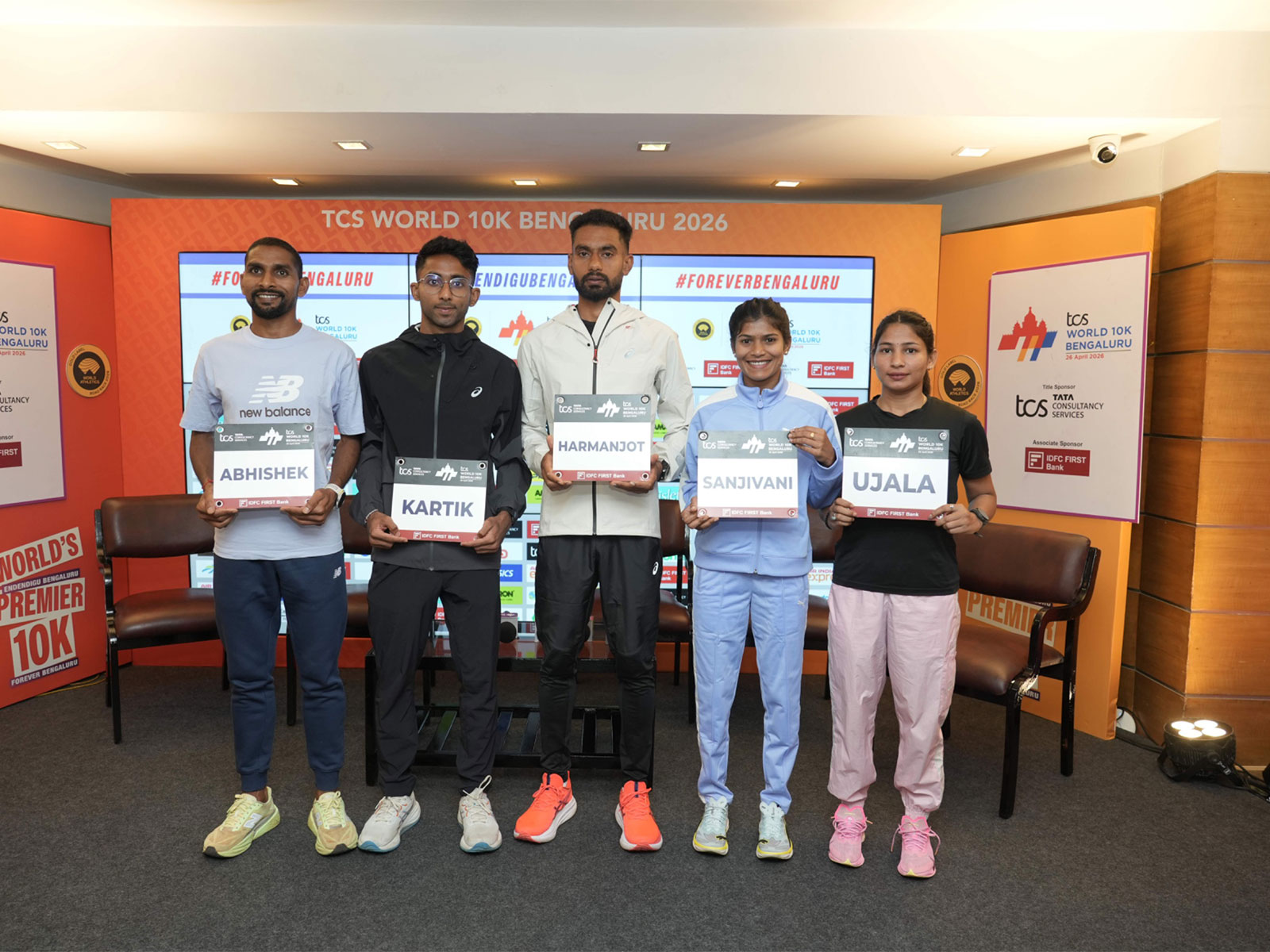 Indian elite athletes (L-R): Harmanjot Singh, Ujala, Abhishek Pal, Sanjivani Jadhav and Kartik Karkera at the iconic Vidhana Soudha (Photo/TCS World 10K Bengaluru)