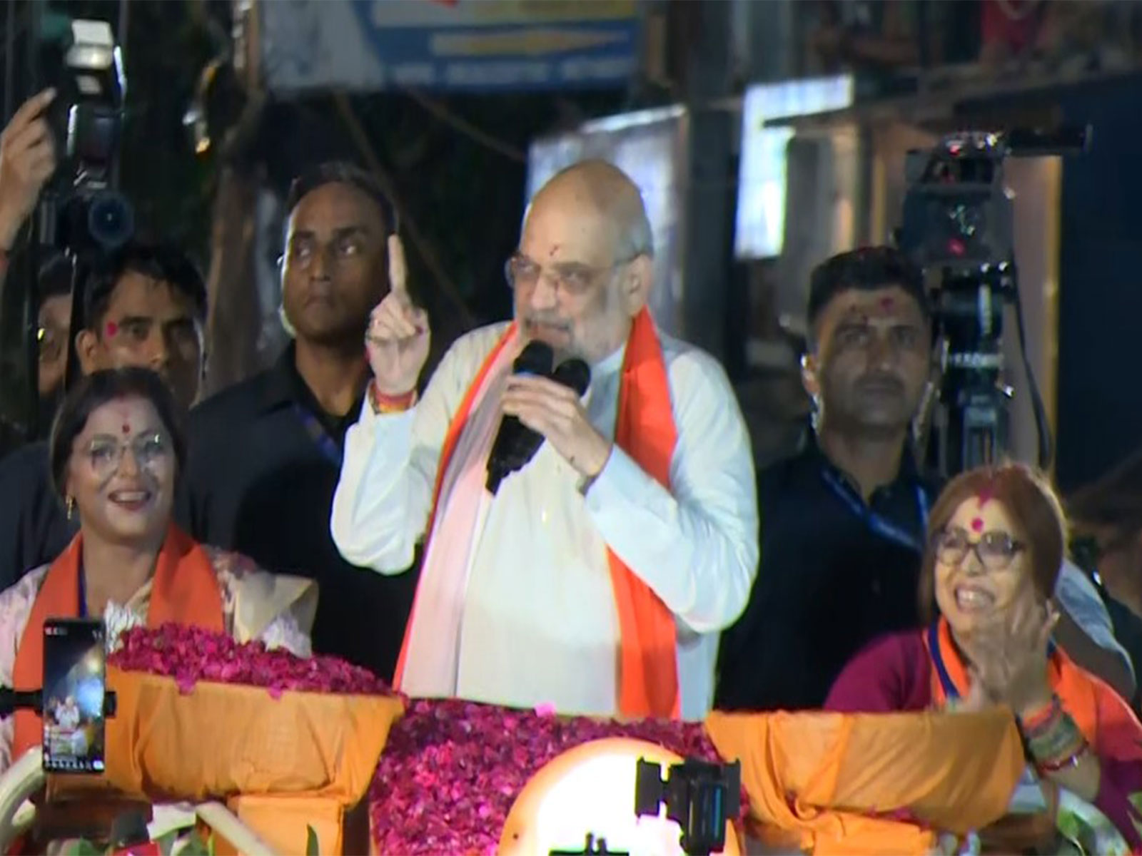 Union Home Minister Amit Shah holds massive roadshow in Tollygunge (Photo/ANI) 