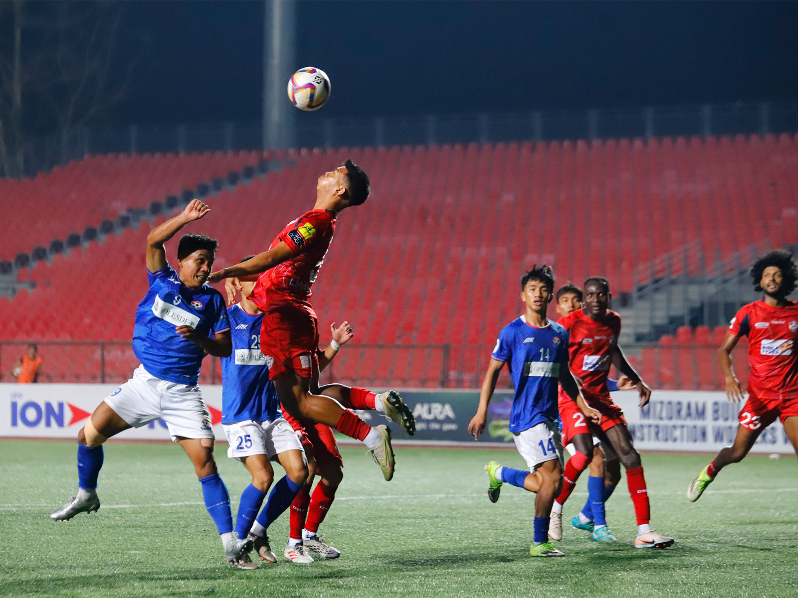 Diamond Harbour FC and Chanmari FC players in action during their match (Photo: IFL)