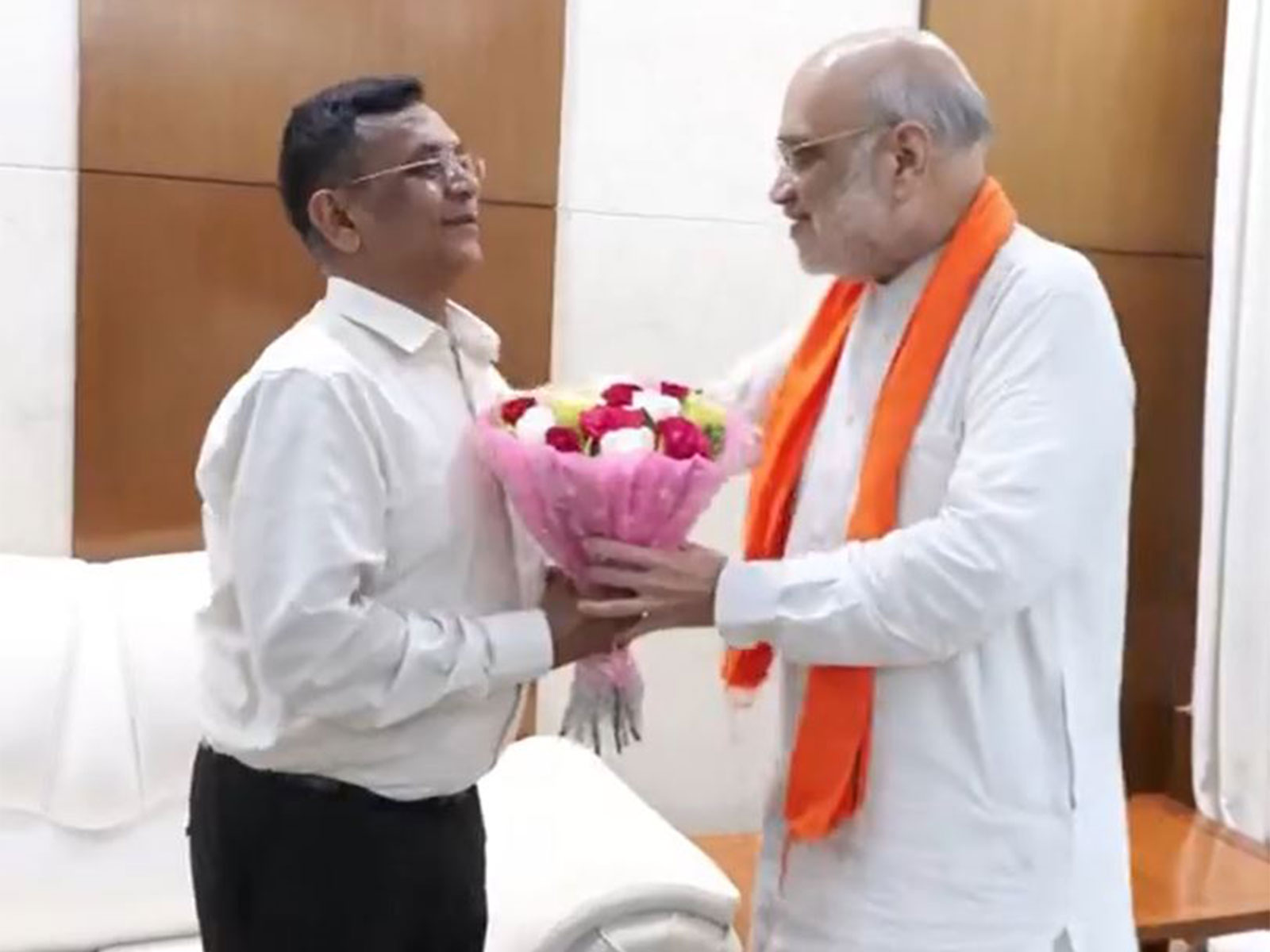 Amit Shah meets IISER Bhopal Director in Kolkata (Photo/ANI)