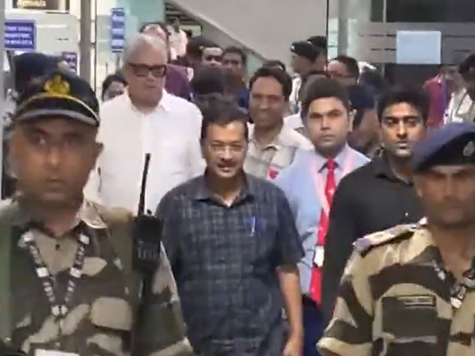 Arvind Kejriwal arrives in Kolkata (Photo/ANI)
