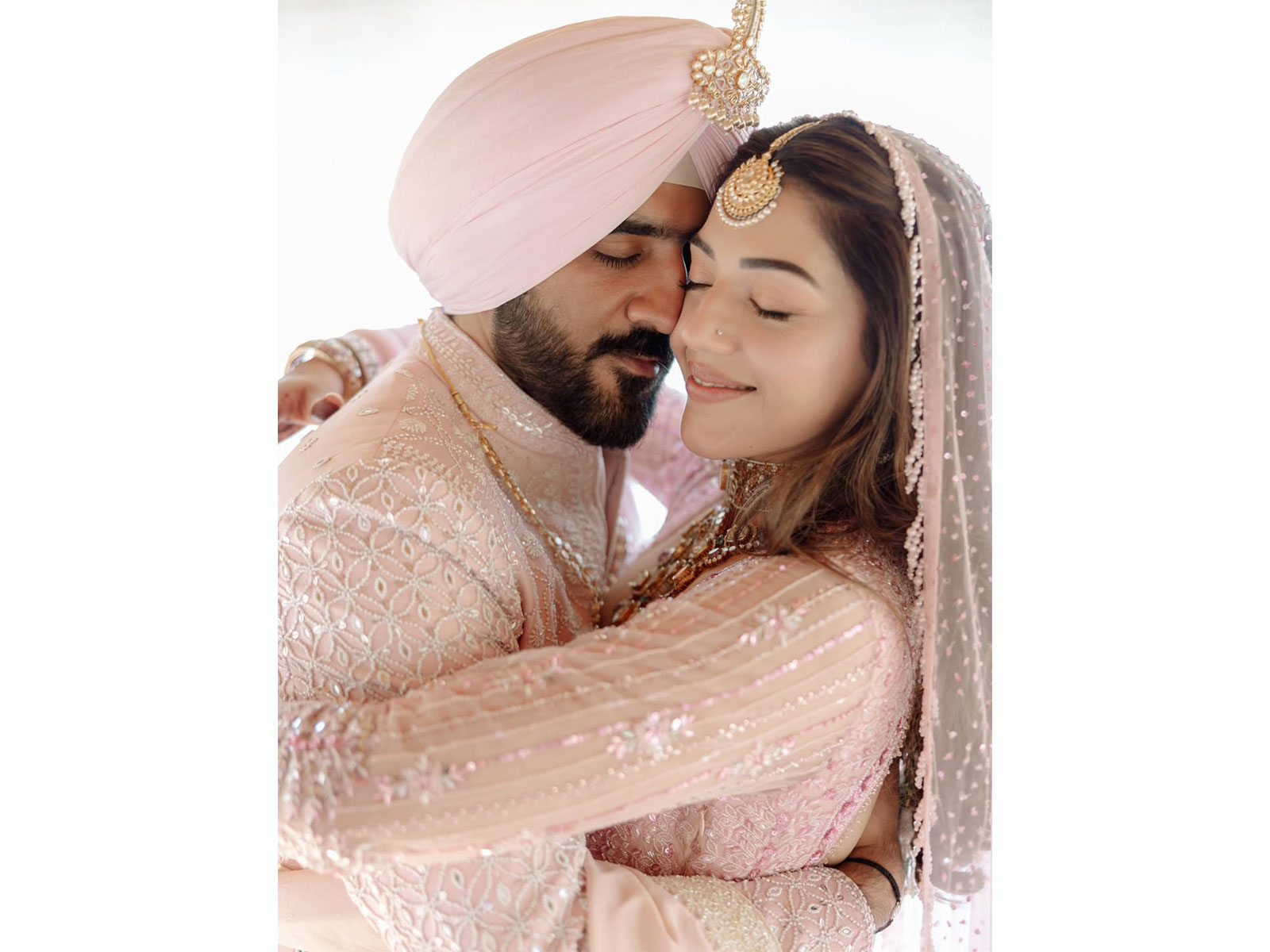 Actor Mehreen Pirzada with husband Arsh (Image source: Mehreen's Instagram)