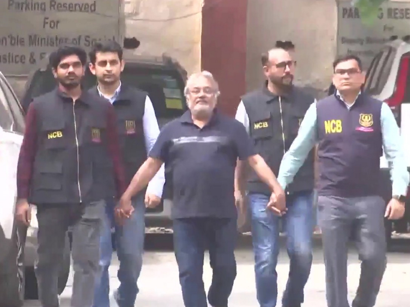 Salim Dola in NCB custody (Photo/ANI)