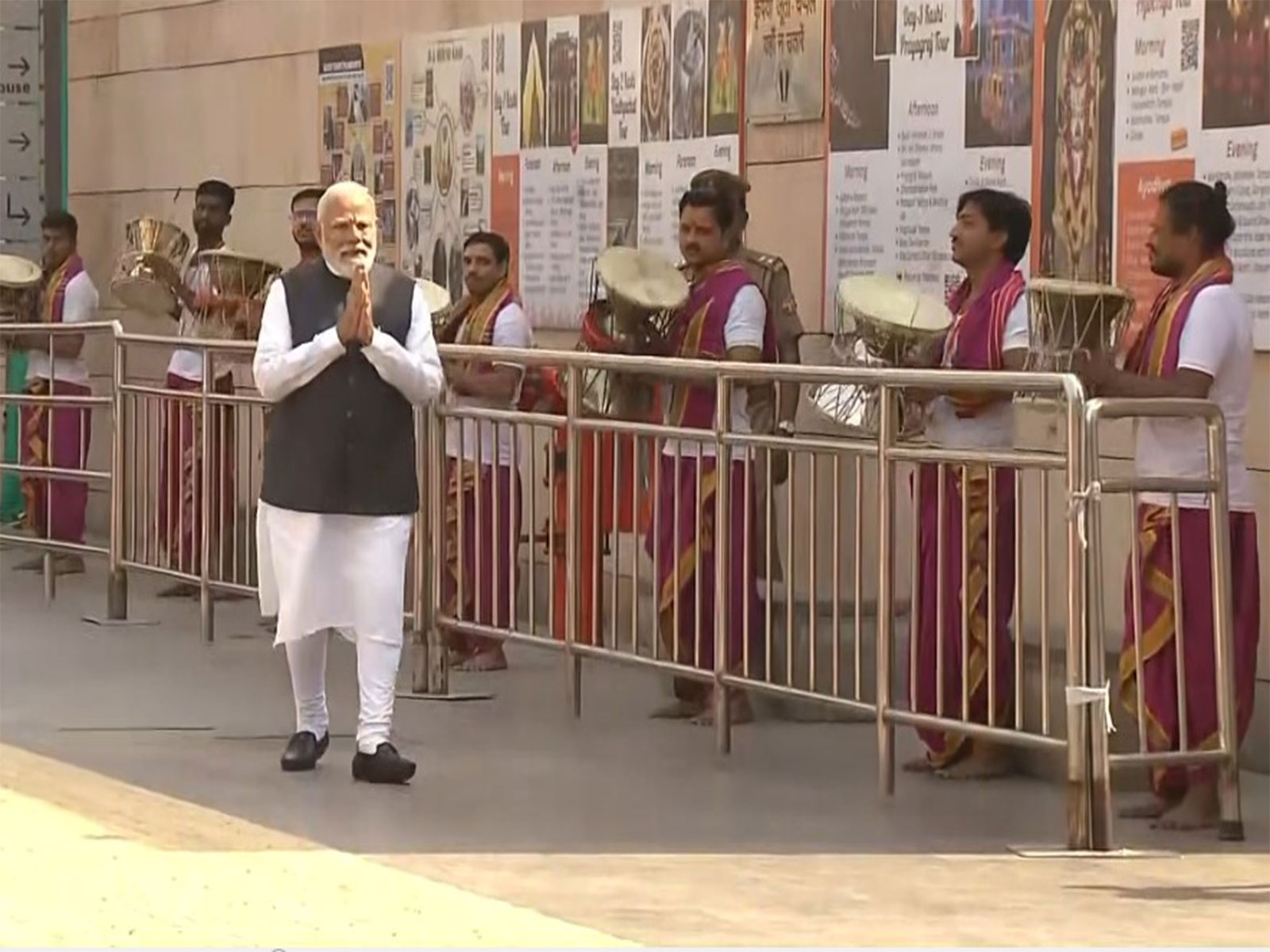 PM Modi arrived at Kashi Vishwanath Temple (Photo/ANI) 