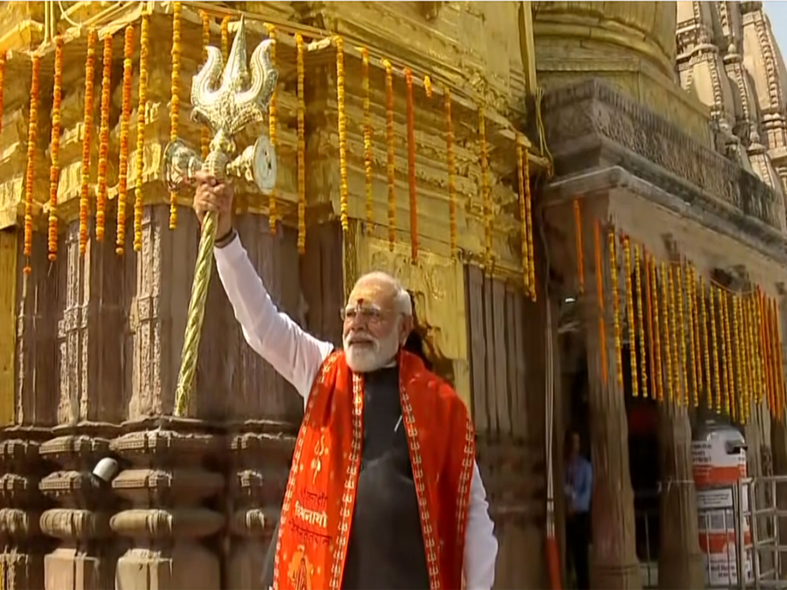 PM Modi at Uttar Pradesh's Kashi Vishwanath Temple (Photo/ANI) 