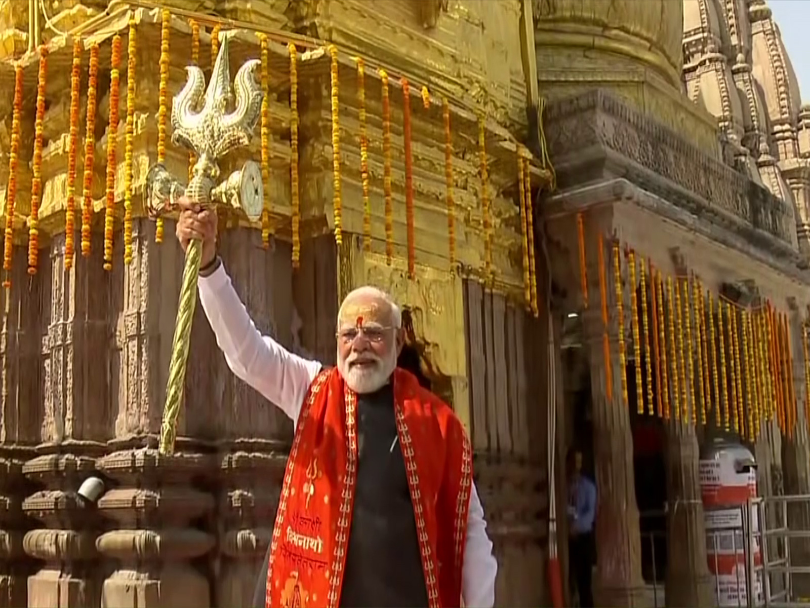 PM Modi at Uttar Pradesh's Kashi Vishwanath Temple (Photo/ANI) 