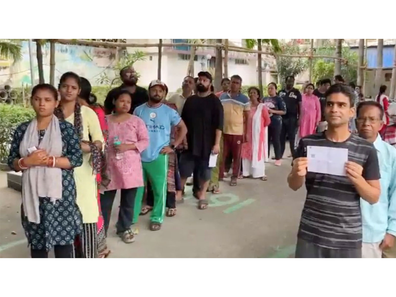 Voters queue up to cast vote in West Bengal (Photo/ANI)