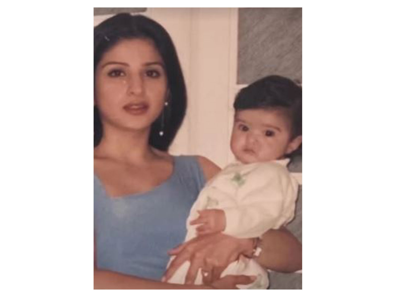 Shanaya Kapoor with Maheep Kapoor (Image source: Shanaya's Instagram)