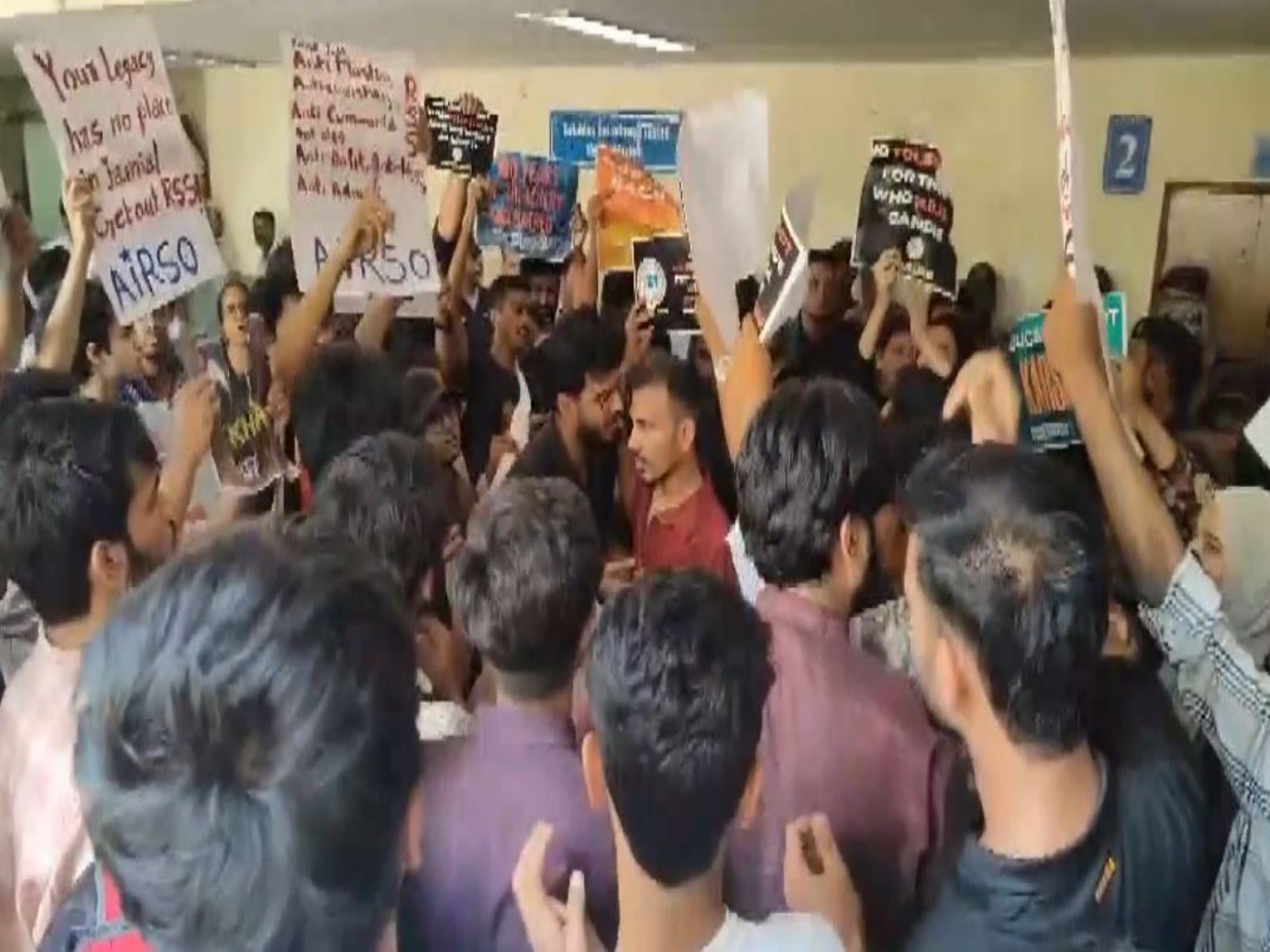 Students protest against  Jamia Millia Islamia Vice-Chancellor Mazhar Asif 's remark (Photo/AISA)
