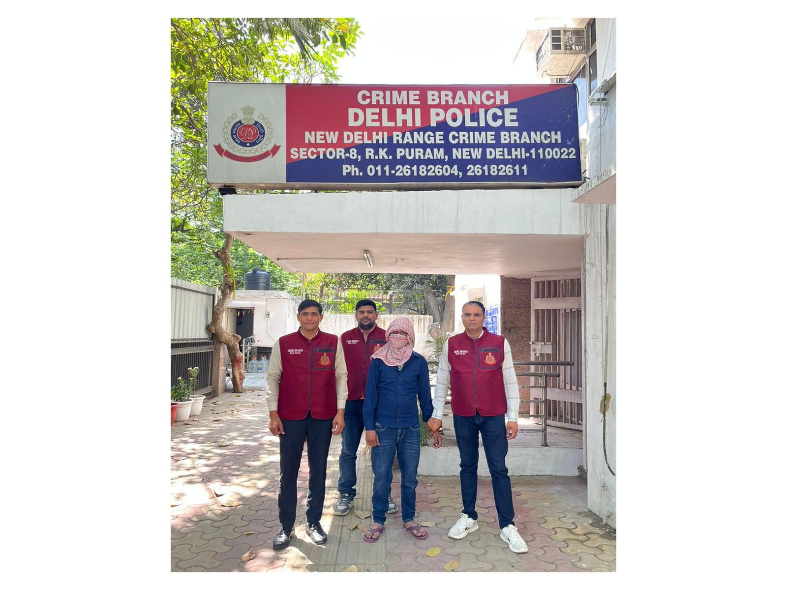 "Proclaimed offender" held by police (Photo/ Crime Branch)