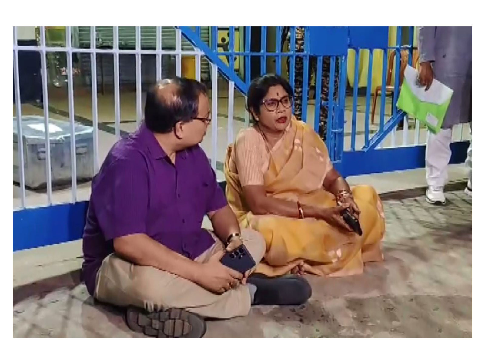 TMC leaders Shashi Panja and Kunal Ghosh hold sit-in protest outside strong room in Kolkata (Photo/ANI)
