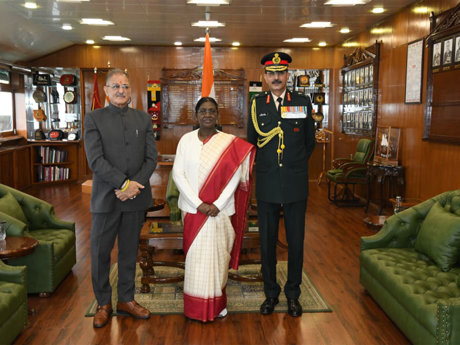 President Murmu visits Headquarters of Army Training Command in Shimla (Photo/PIB)