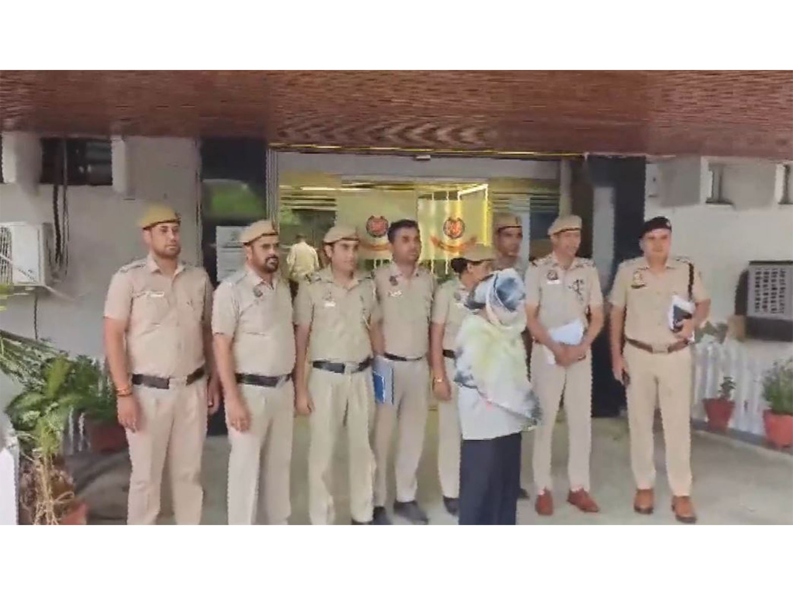 Delhi Police arrest woman posing as domestic help in series of house thefts (Photo/ANI)