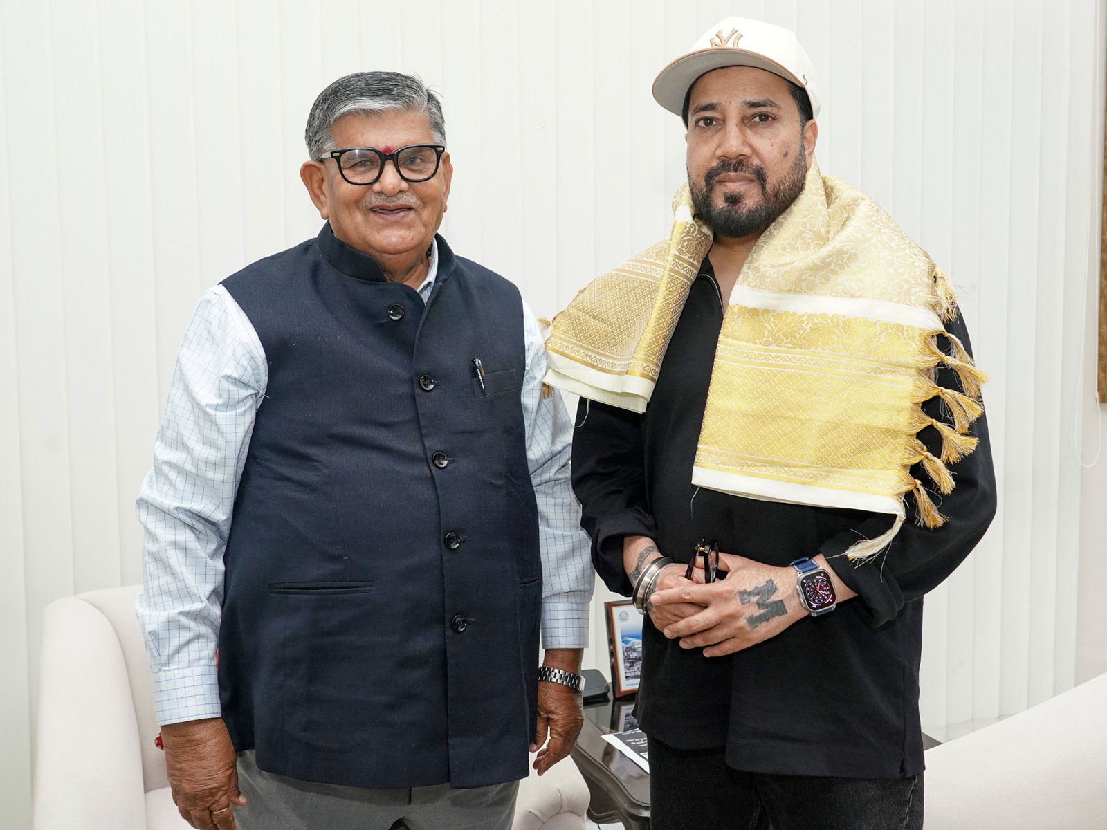Singer Mika Singh with Governor Kataria (Image source:Raj bhawan)