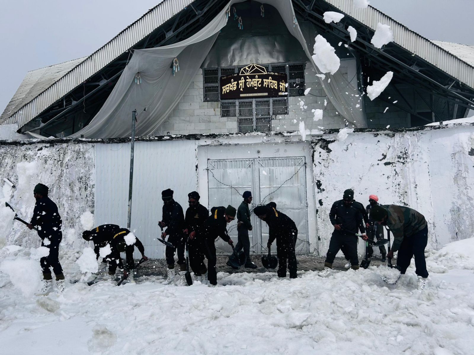 Indian Army, sevadars reach Shri Hemkund Sahib, to stay on-site for Yatra works (Photo/ANI)